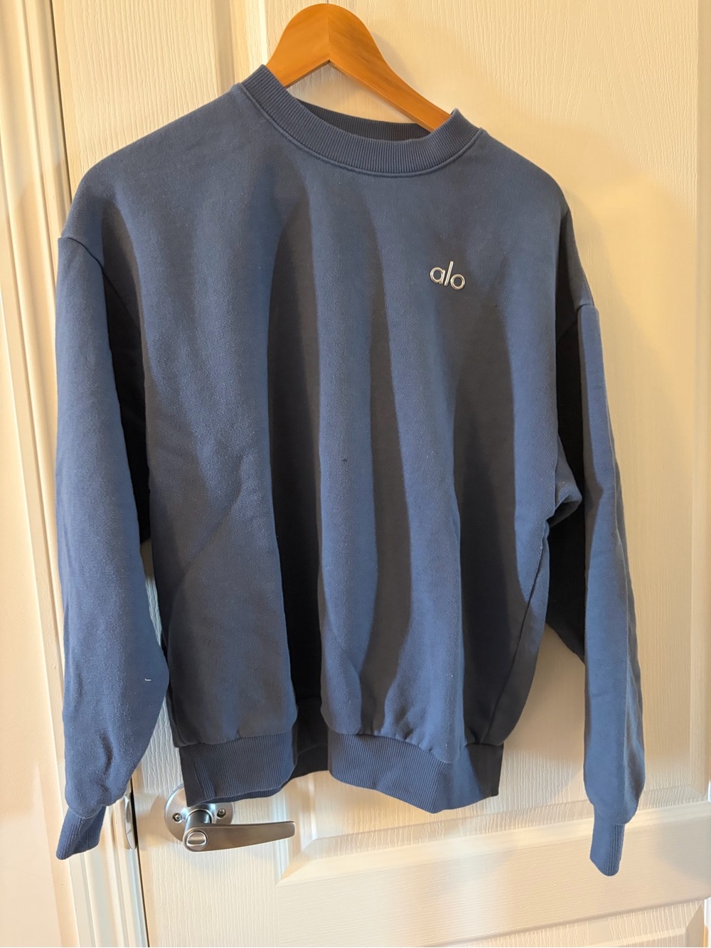 ALO Yoga Crewneck Sweatshirt in blue stone